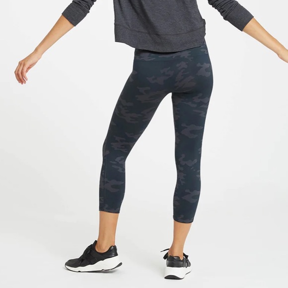 SPANX Look at Me Now Seamless Cropped Leggings S - Picture 5 of 11